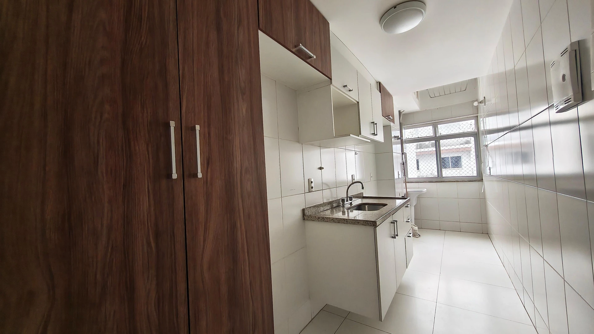 Glass-enclosed balcony in a 3-bedroom apartment, 87 m² — photo 17
