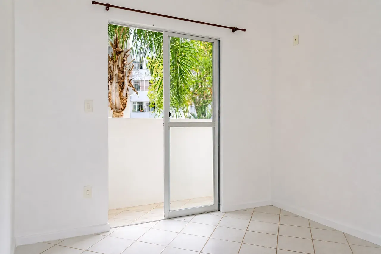 2-bedroom apartment with a washing machine in Florianópolis — photo 12