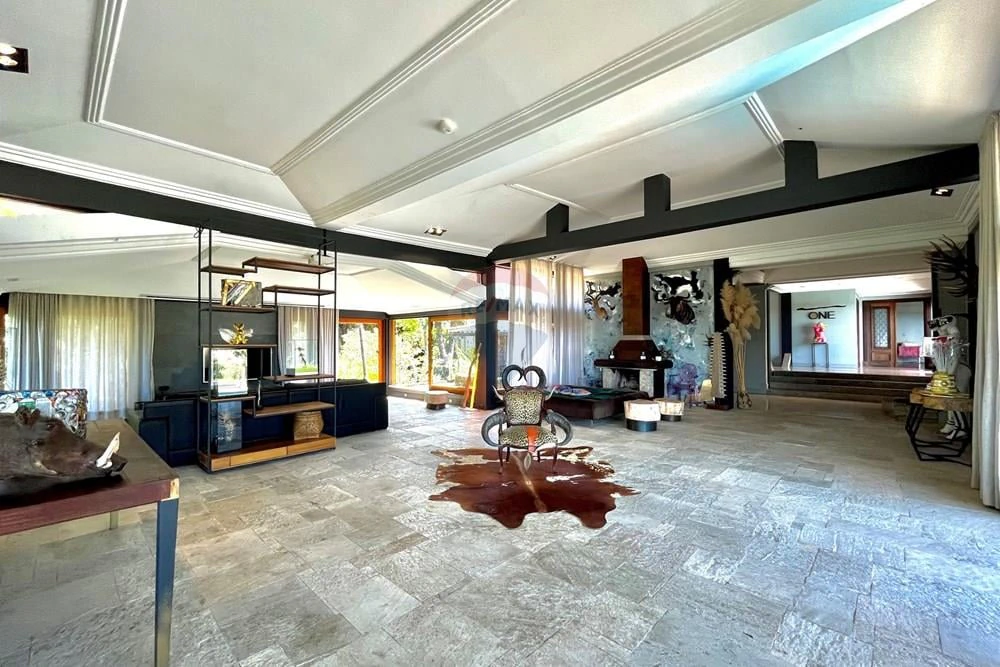 Будинок 1300 м² з 5 спальнями та 10 паркувань — photo 3