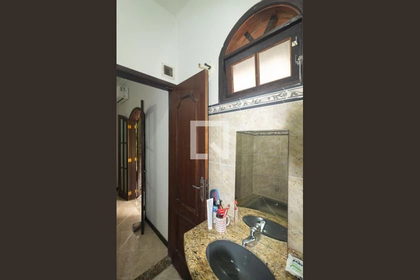 Casa, 250 m², com banheira — photo 17