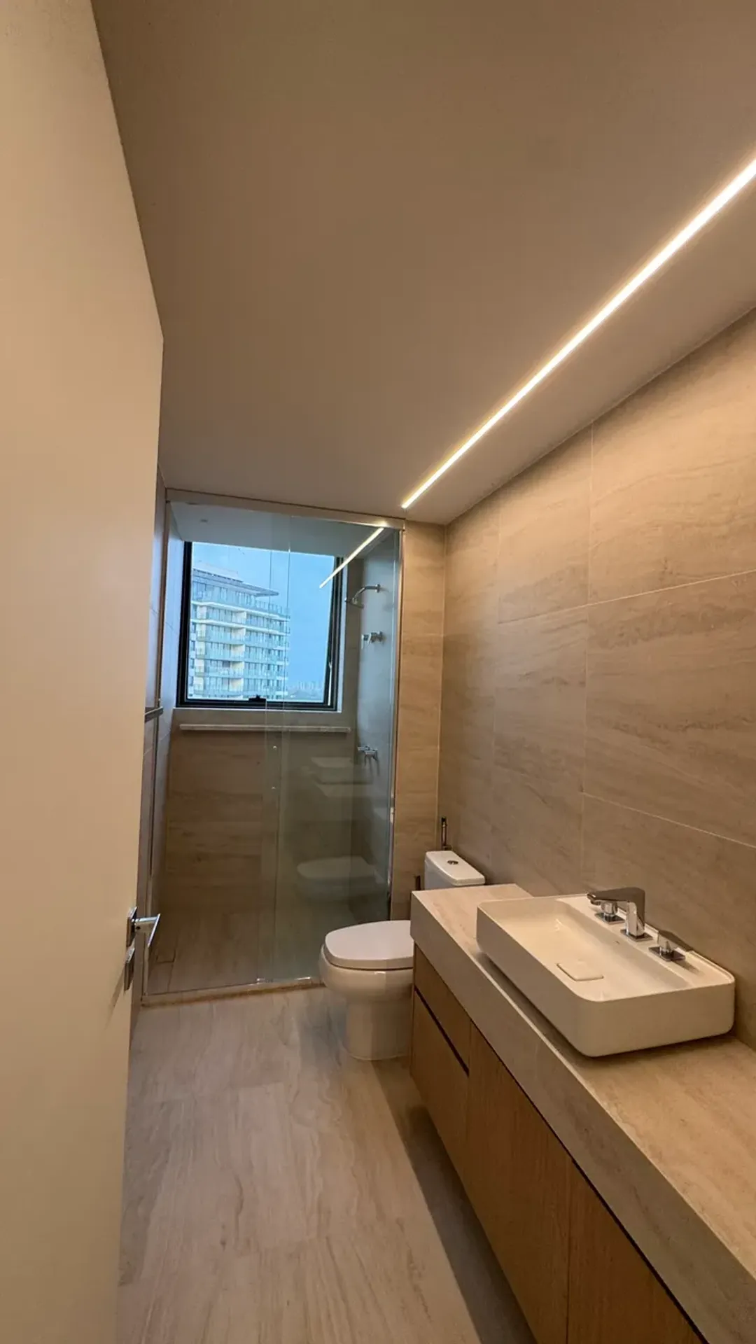 Apartment with 4 bedrooms, 5 bathrooms and enclosed balcony — photo 30