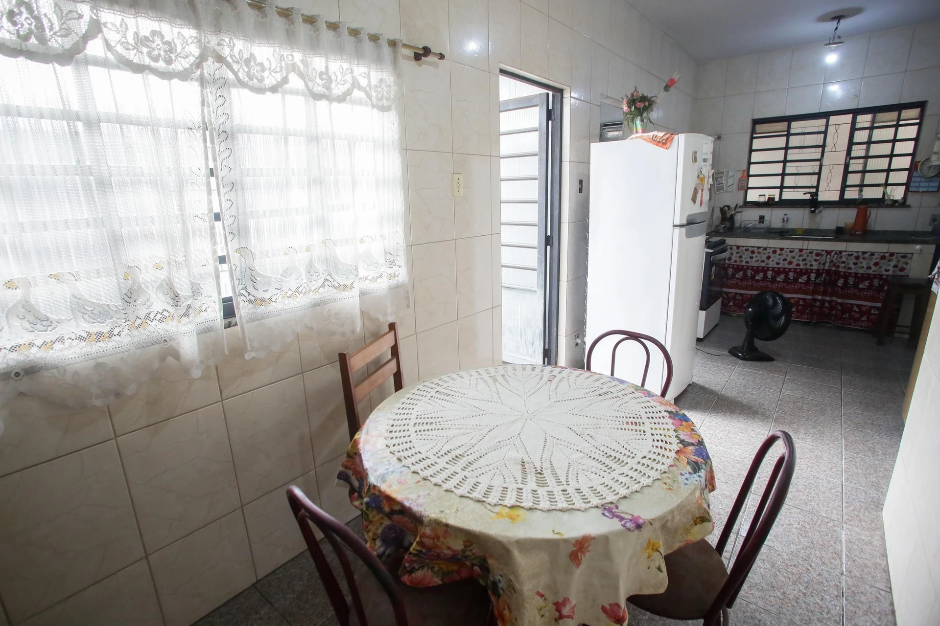 Casa mobiliada com 2 suítes e 3 banheiros e 1 vaga — photo 2