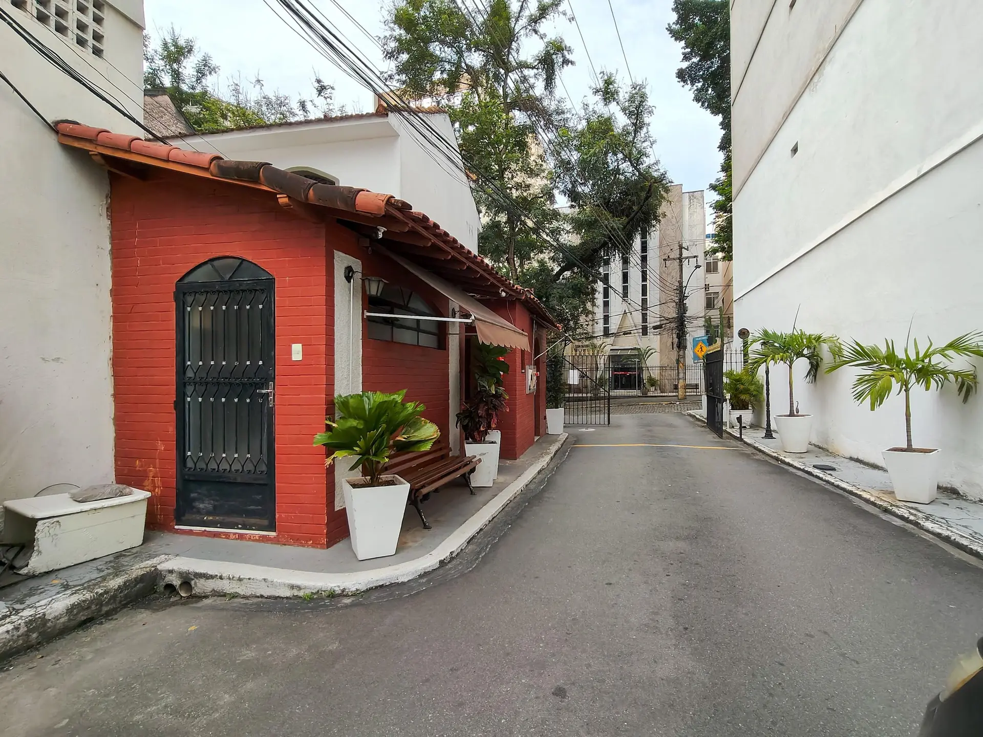 3-bedroom apartment with a mountain view in Rio de Janeiro — photo 29