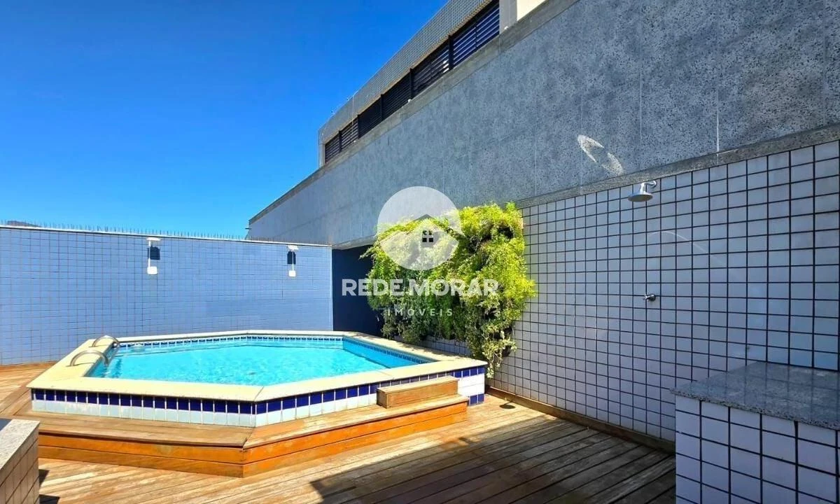 4-bedroom apartment with a water view — photo 26