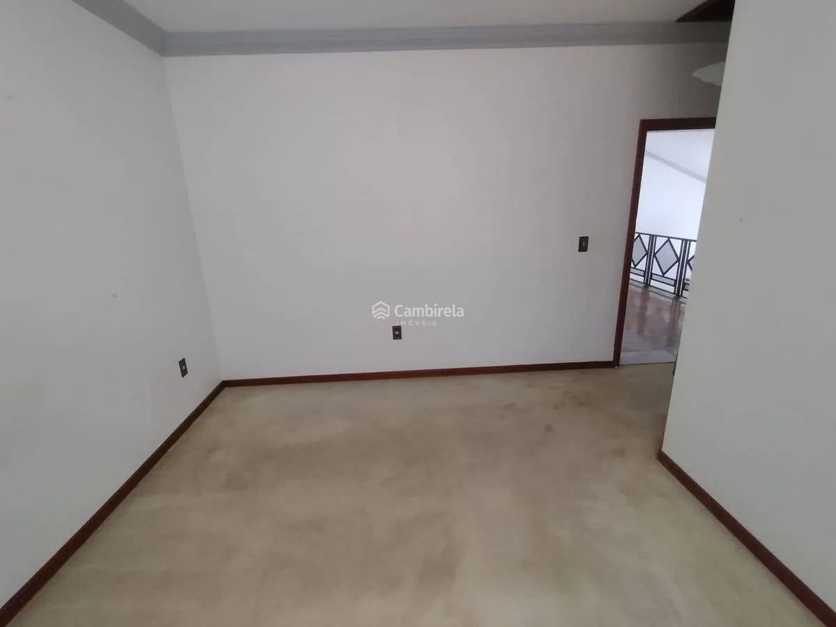 House with 4 bedrooms and 311 m² with 2 en-suites — photo 32