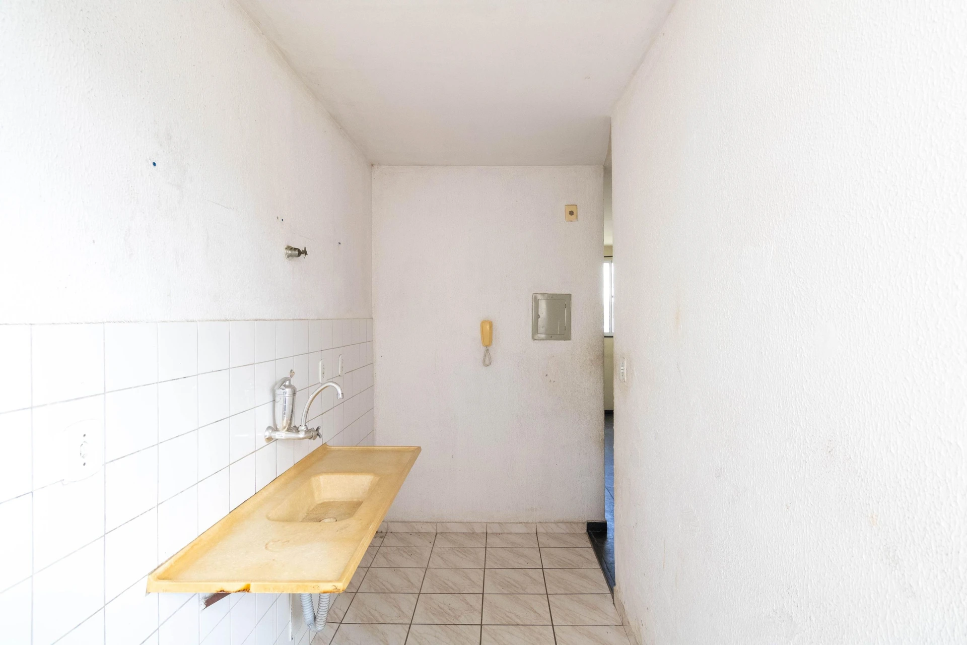2-bedroom apartment in a building with a gym — photo 31