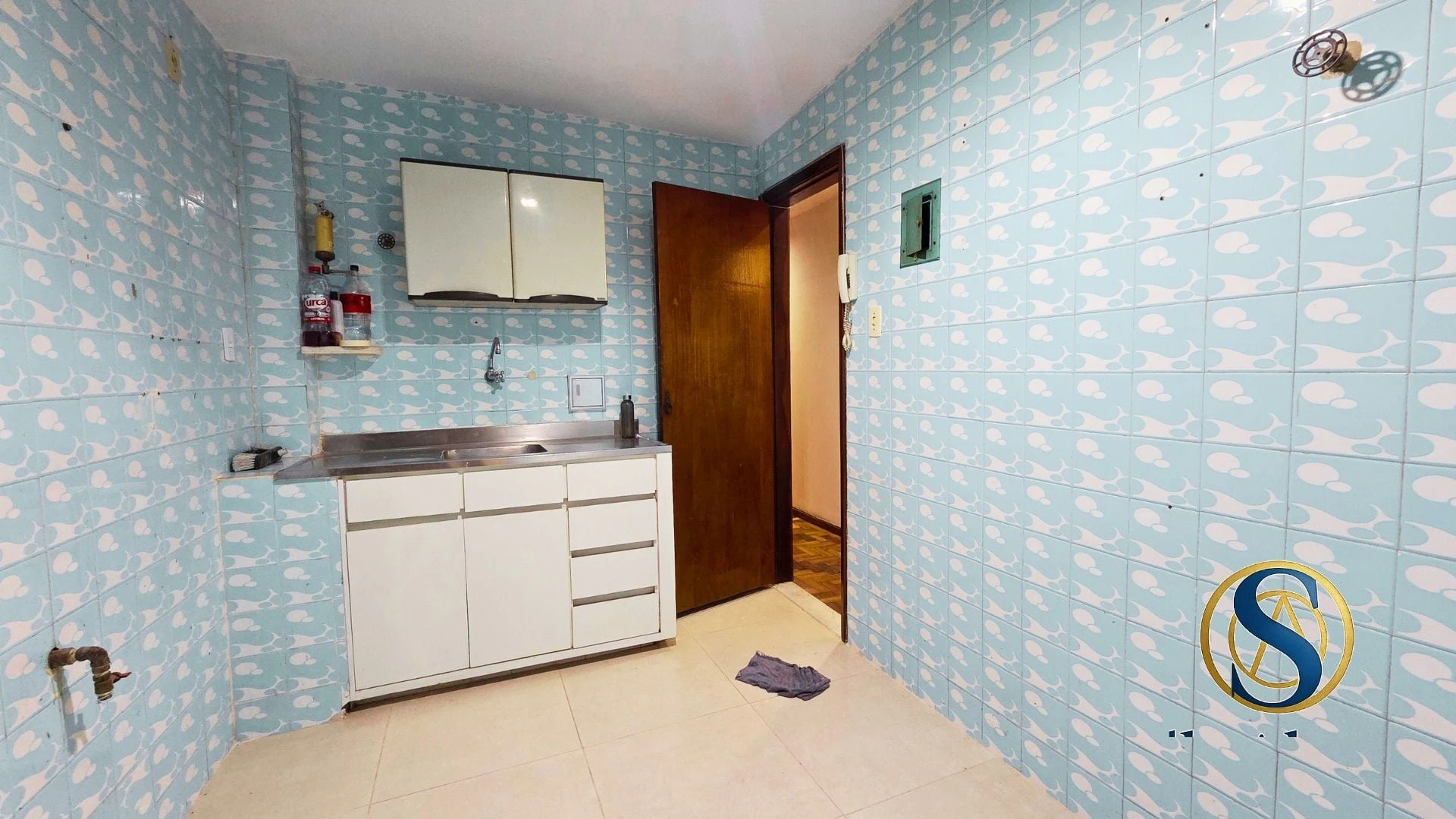Wood or laminate floors in a 2-bedroom apartment, 40 m² — photo 12