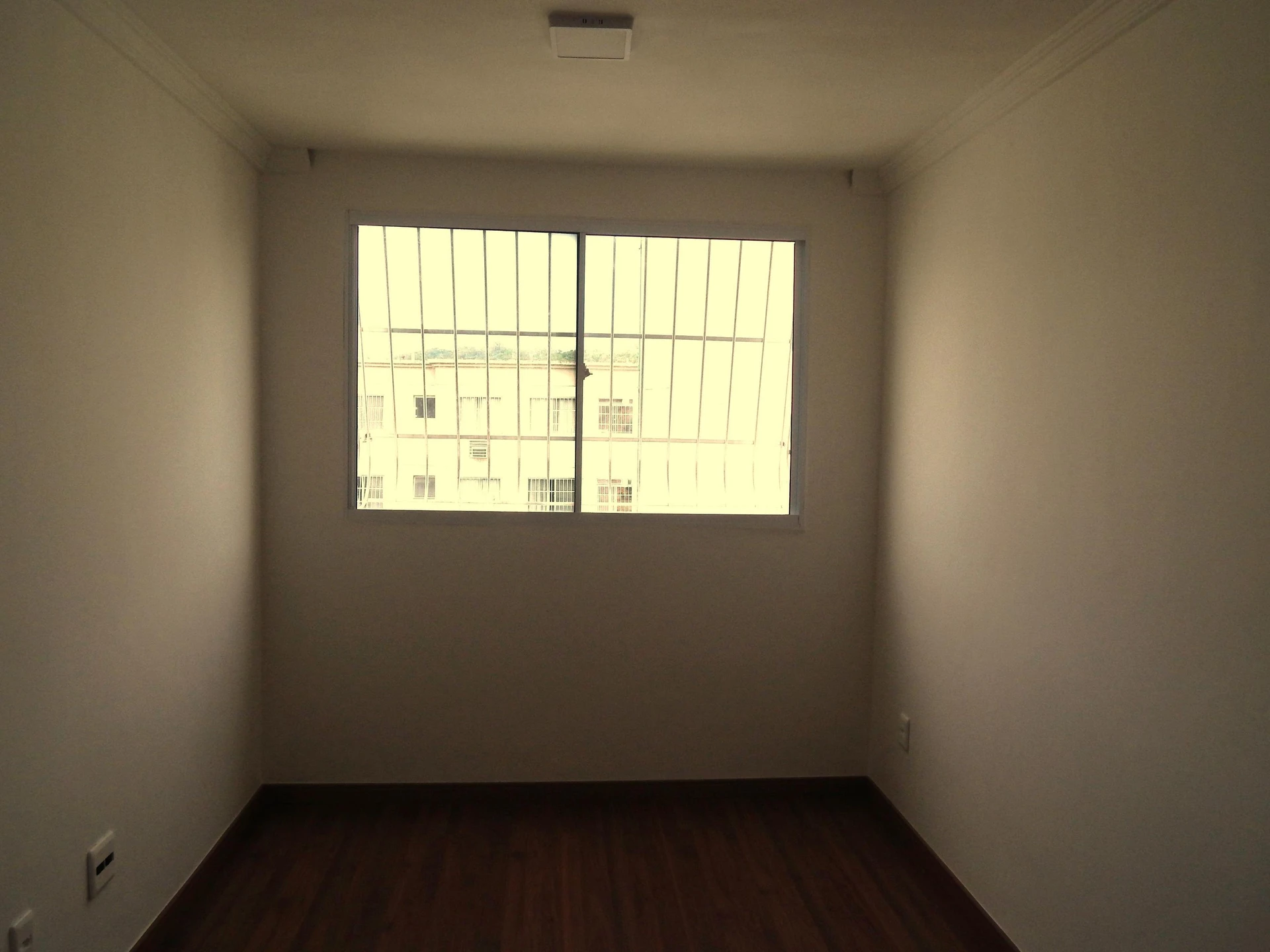 Wood or laminate floors in a 2-bedroom apartment, 41 m²