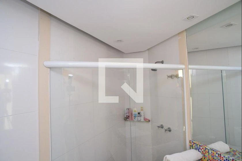 4-bedroom apartment with enclosed glass balcony — photo 45