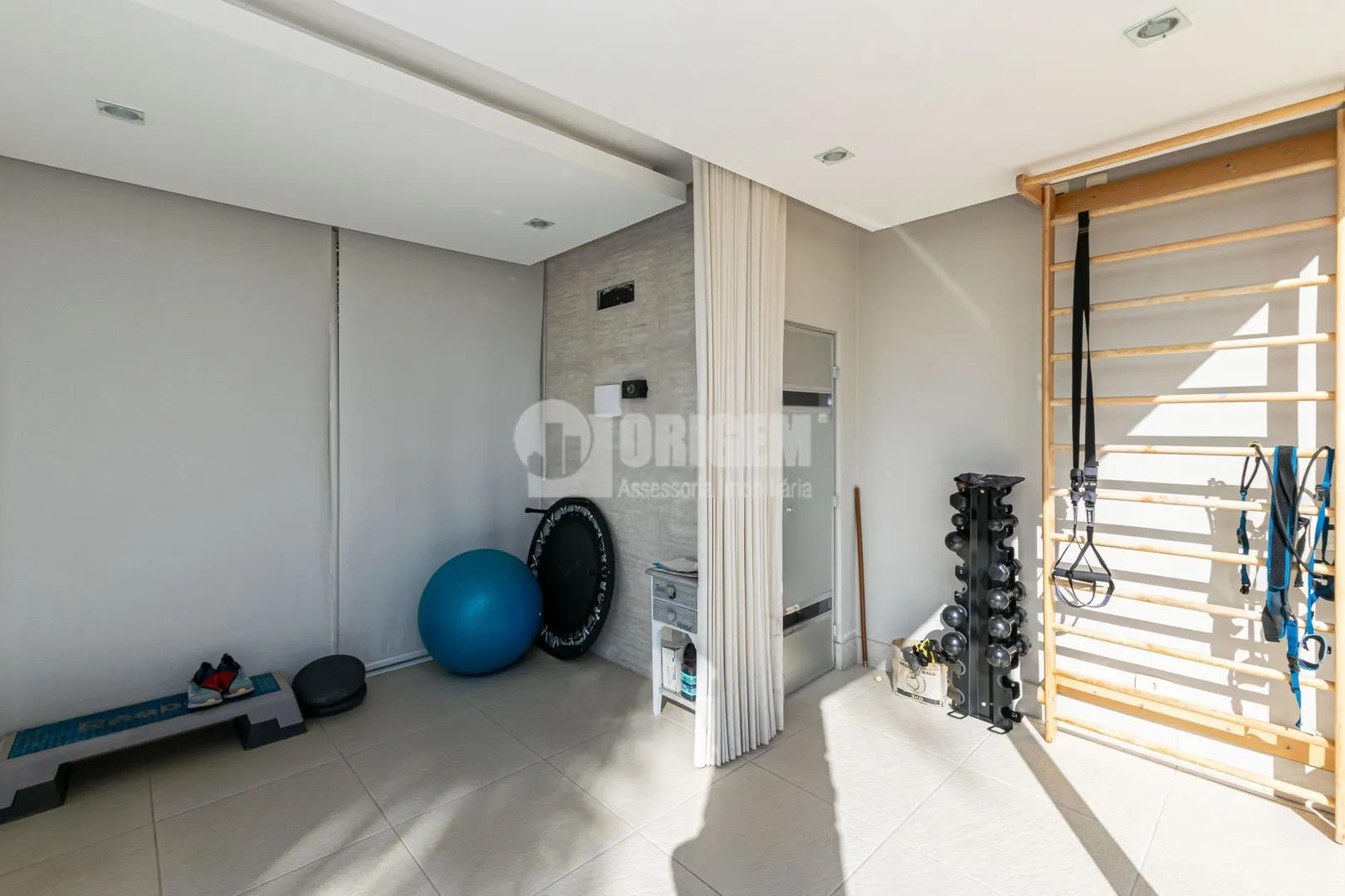 589 m² house with a bathtub and a water view — photo 63