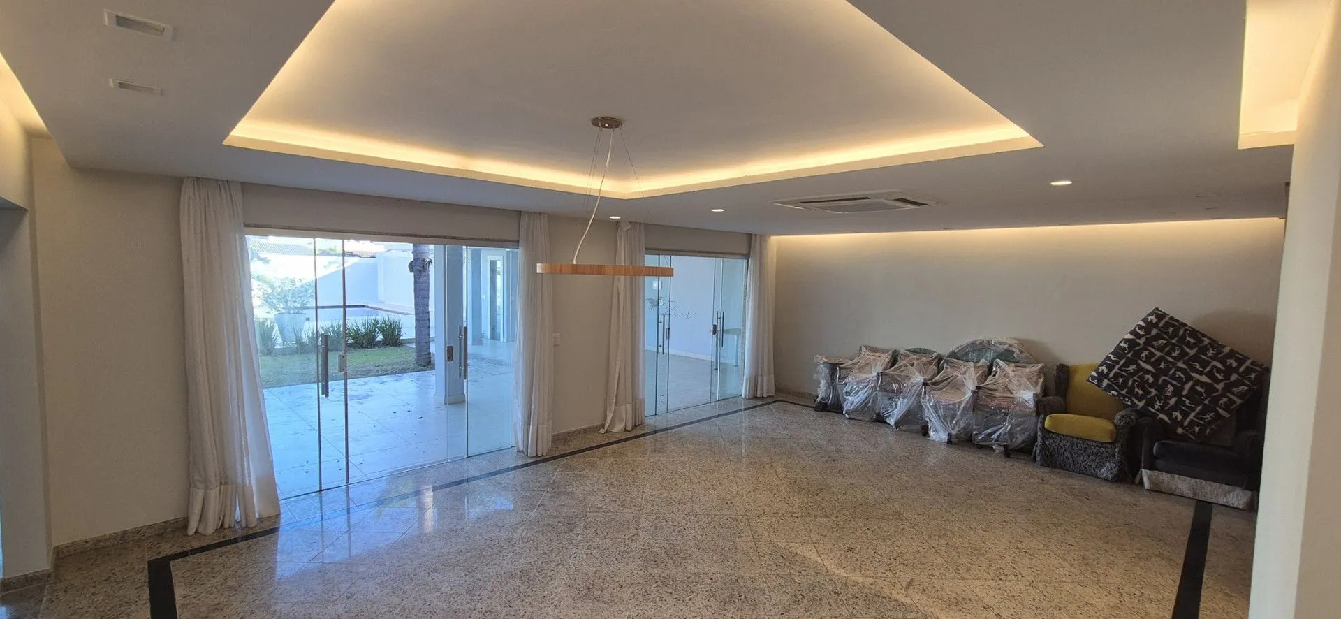 Furnished house, 469 m², with floor-to-ceiling windows — photo 12