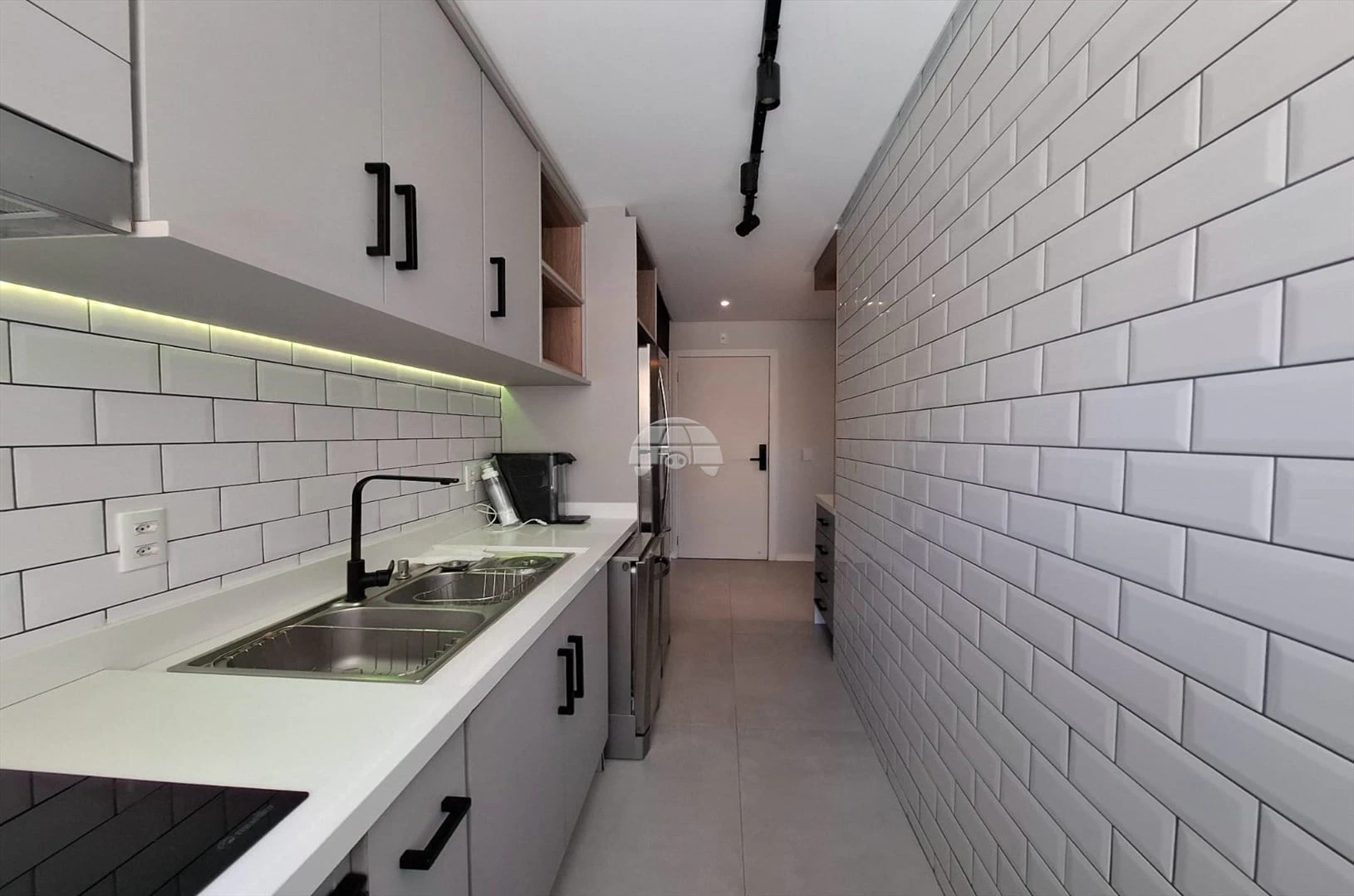 Furnished 3-bedroom apartment with integrated kitchen — photo 23