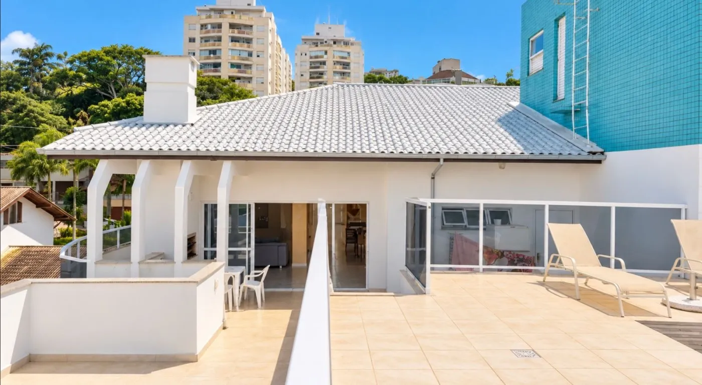 276 m² apartment with a home office and a water view — photo 18