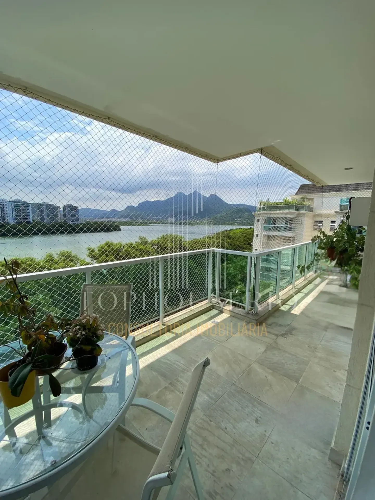 Furnished penthouse with 3 bedrooms and 4 bathrooms — photo 21