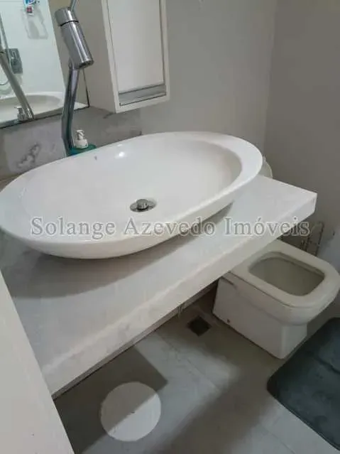 Studio mobiliado com bancada de cozinha compacta — photo 6