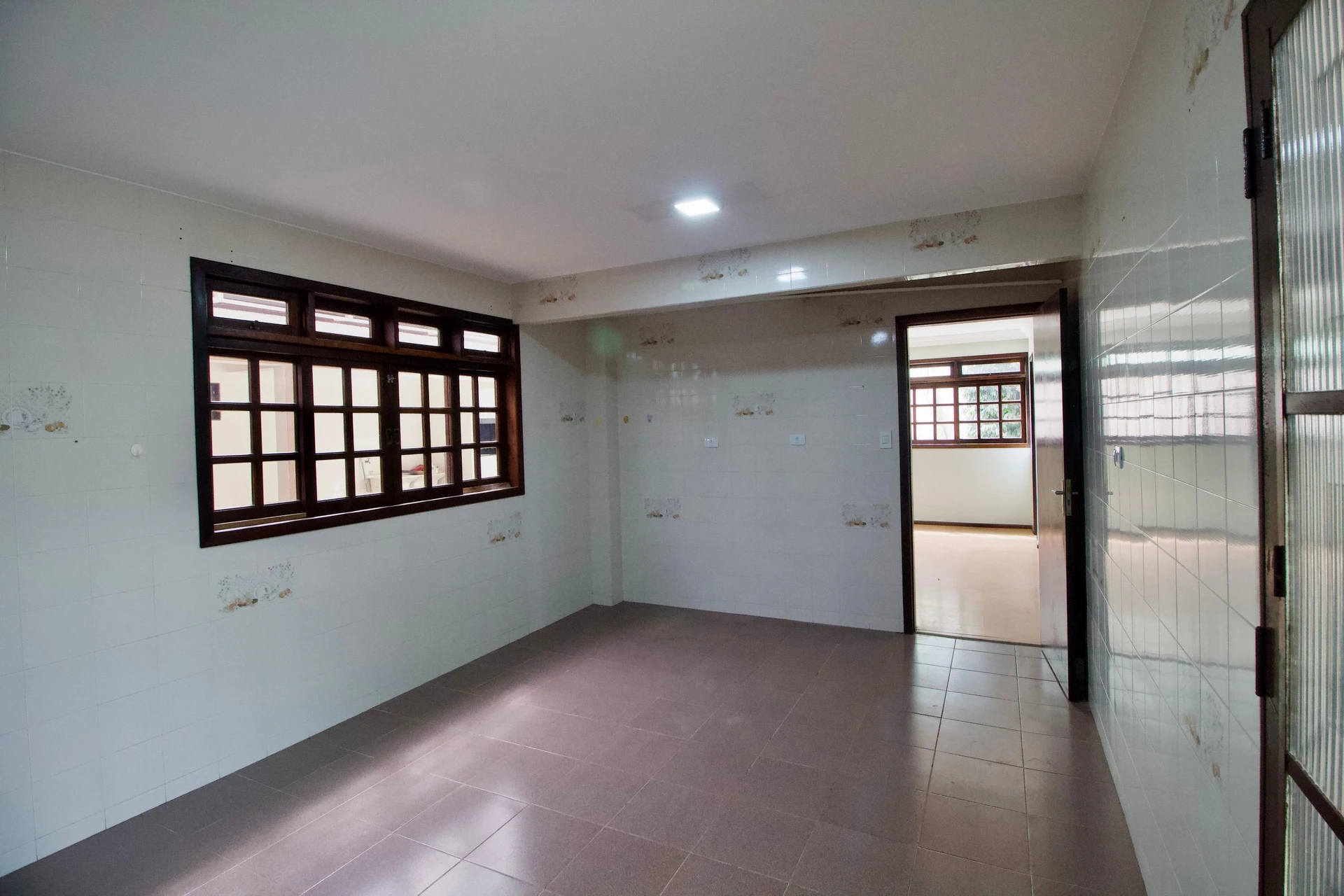 4-bedroom house with a garden in Curitiba — photo 53