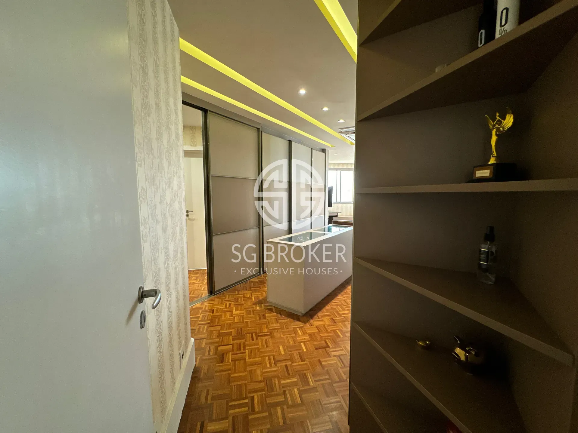 Furnished apartment with open-plan kitchen and 4 bedrooms — photo 49