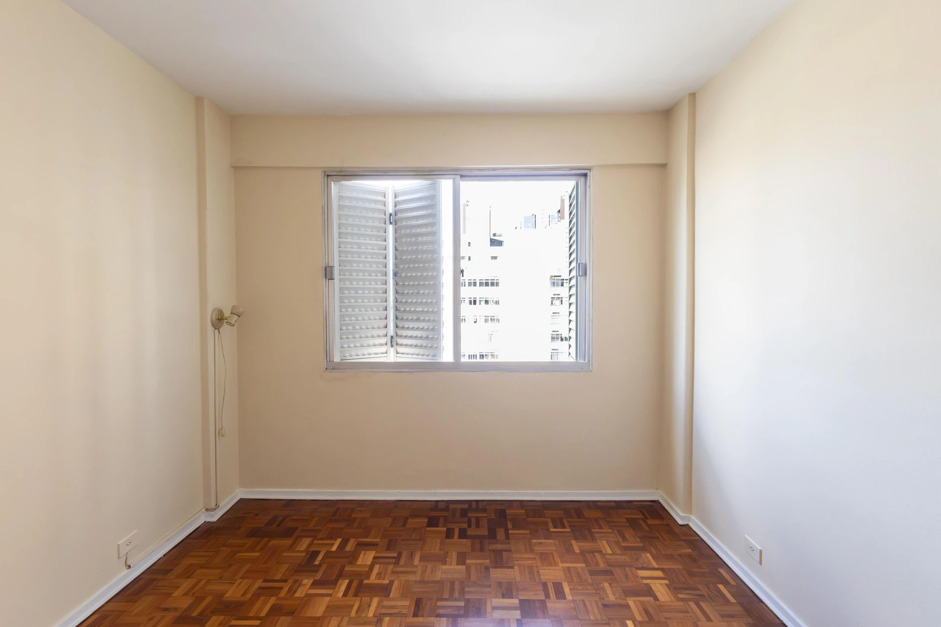 Furnished apartment, 283 m², with a glass-enclosed balcony — photo 29