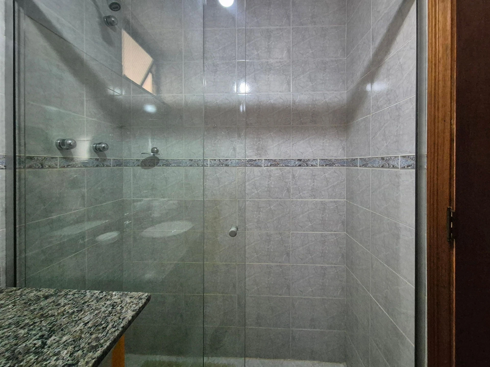 Glass-enclosed balcony in a 2-bedroom apartment, 84 m² — photo 33