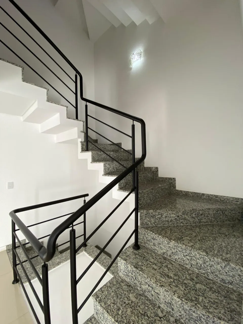 House with 5 bedrooms and 5 bathrooms across 314 m² — photo 19