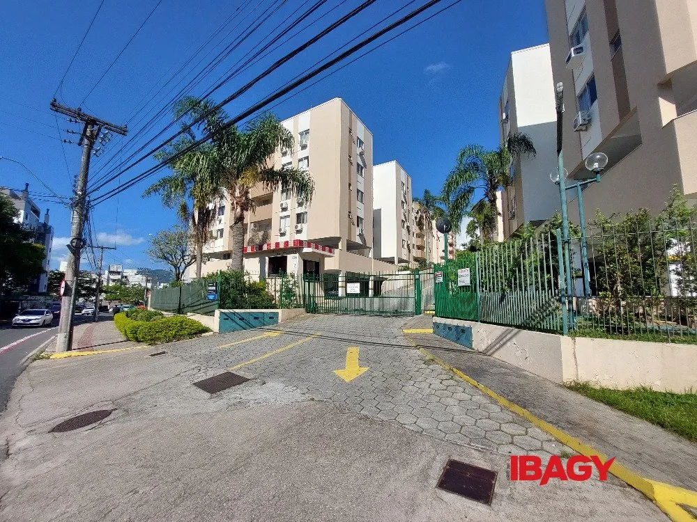 Apartamento amueblado con 3 dormitorios, 117 m² y 2 baños — photo 22