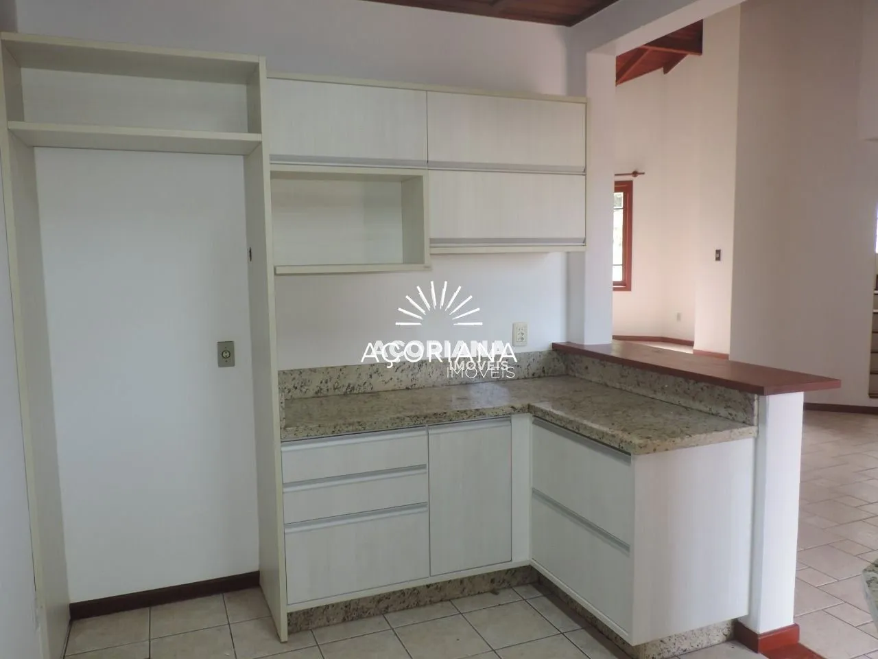 Fireplace in a 5-bedroom house, 350 m² — photo 2