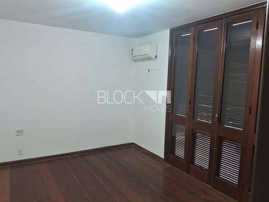 House with 3 bedrooms including 1 suite and 4 baths — photo 25