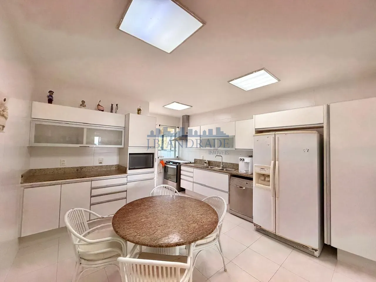 Apartamento mobiliado de 178 m² com 3 quartos e varanda — photo 8