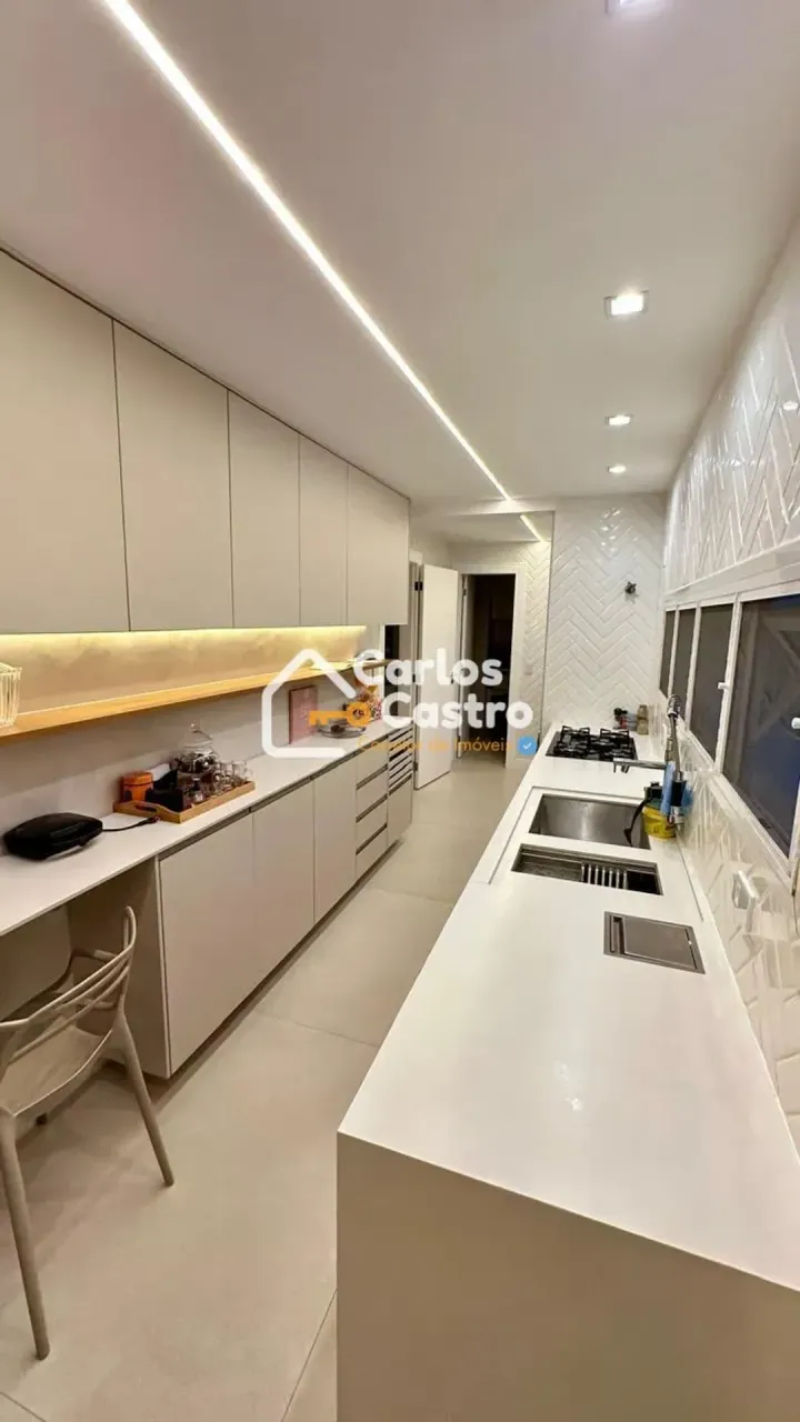Furnished 4-bedroom apartment with an open-plan kitchen — photo 20