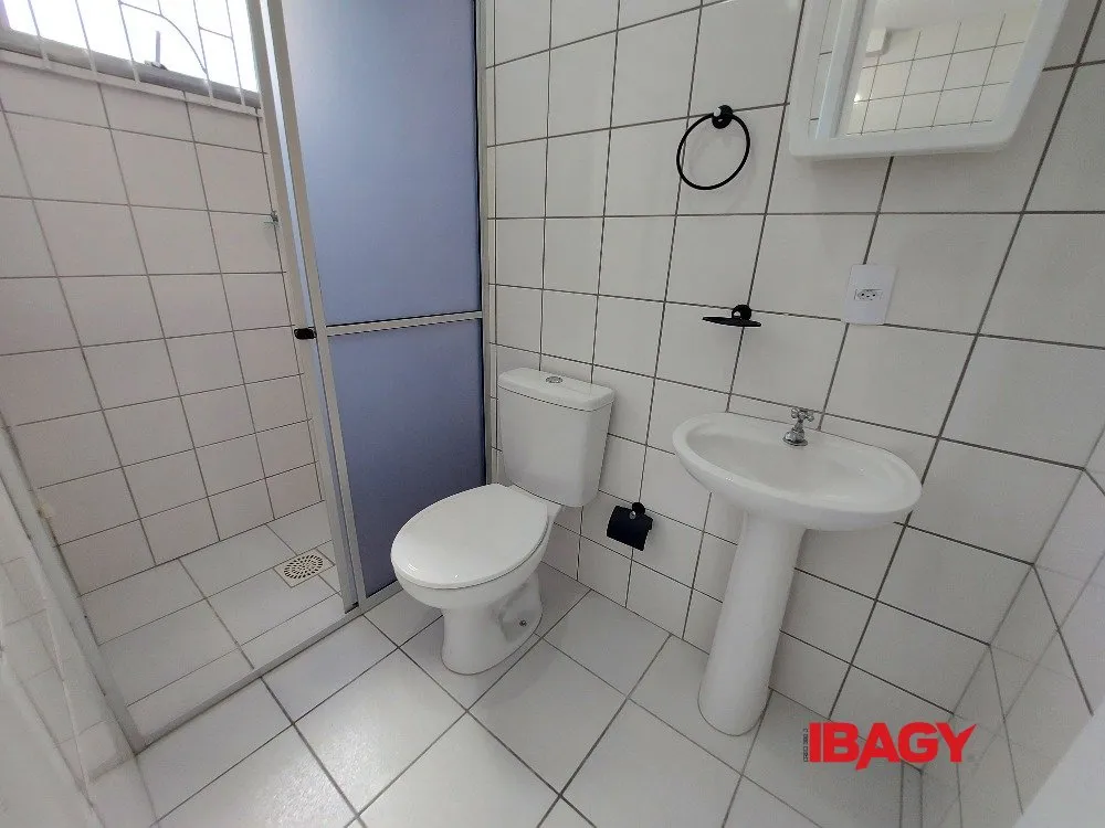 Furnished studio 20 m² with a compact kitchenette — photo 9