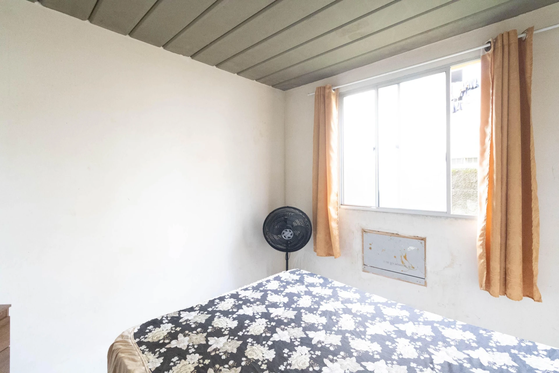 2-bedroom apartment in a building with a gym — photo 10