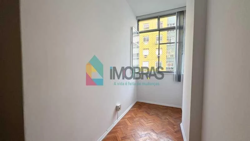Wood or laminate floors in a 2-bedroom apartment, 65 m² — photo 14