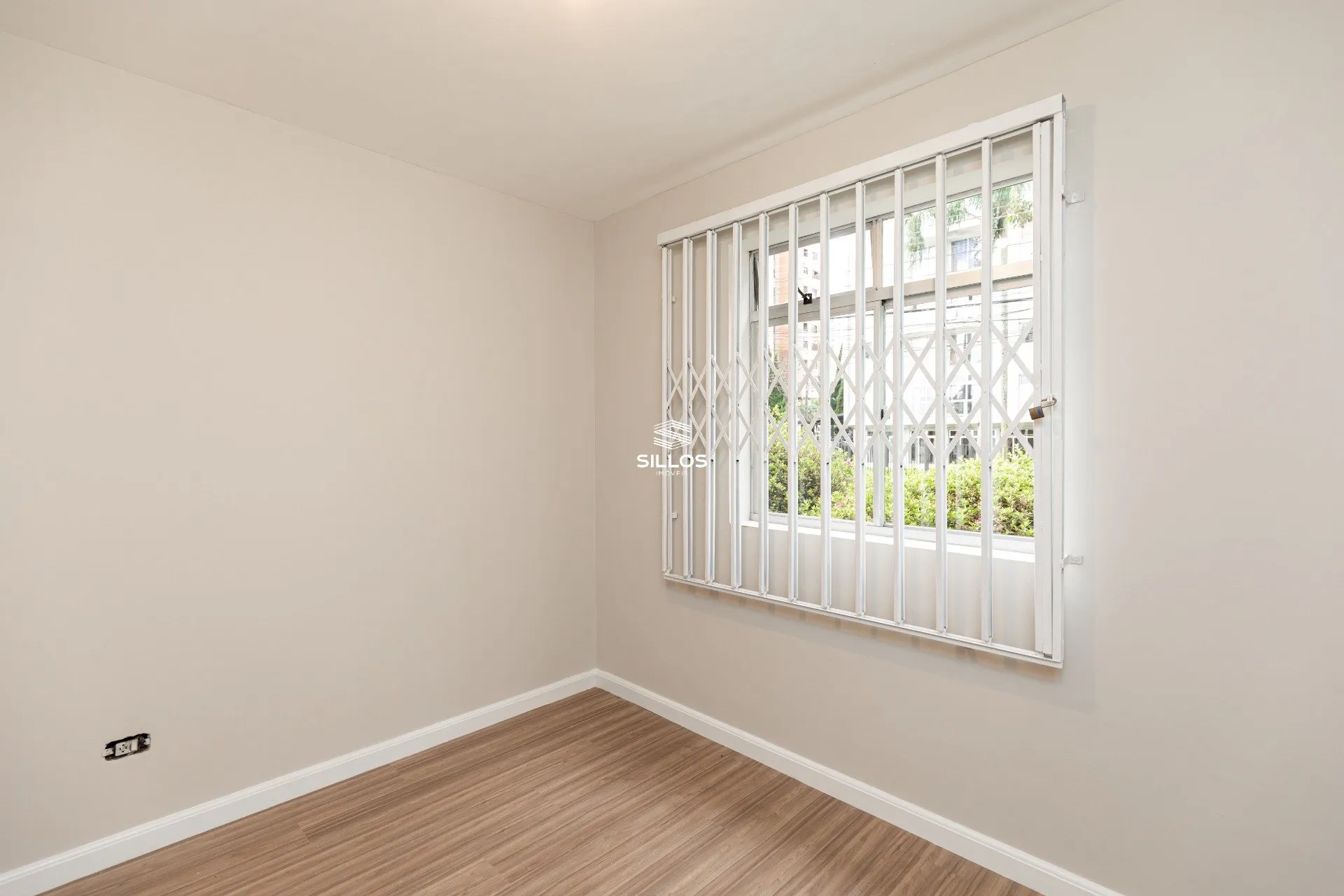 Apartamento no 1º andar com piso de madeira ou laminado — photo 3