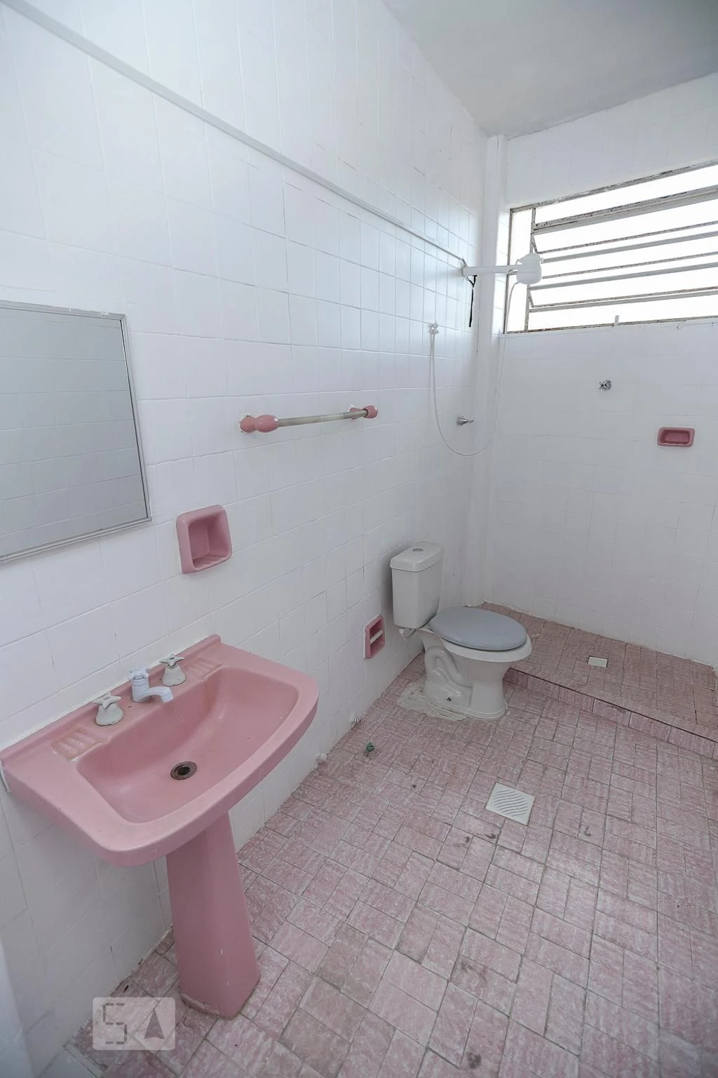 Unfurnished 2-bedroom apartment with maid’s room — photo 9