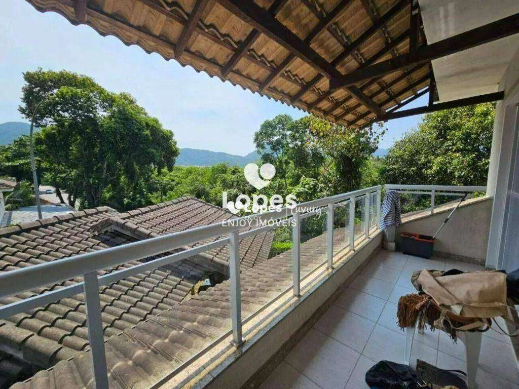5-bedroom house with a glass-enclosed balcony — photo 14