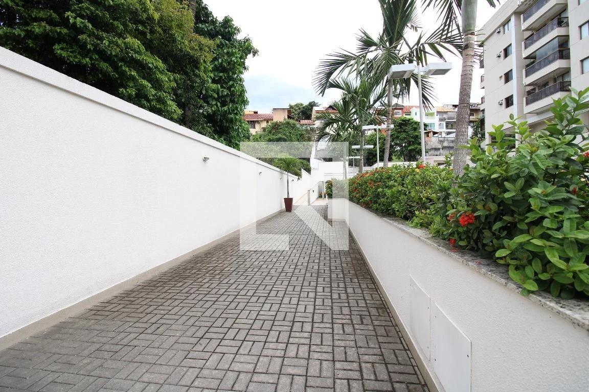 Furnished 2-bedroom apartment with glass balcony — photo 77
