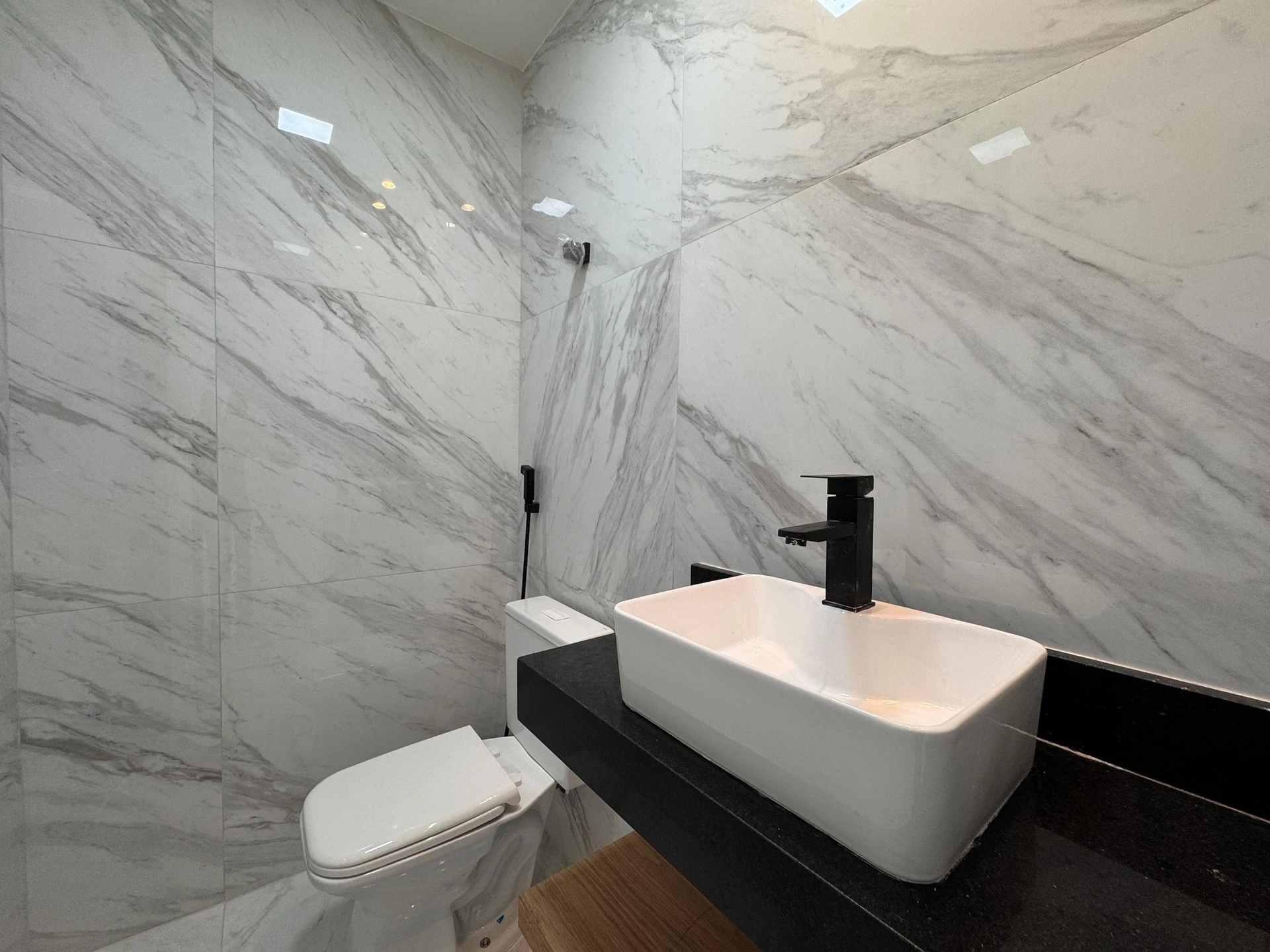 Condo house with 4 en-suite bedrooms and private yard — photo 14