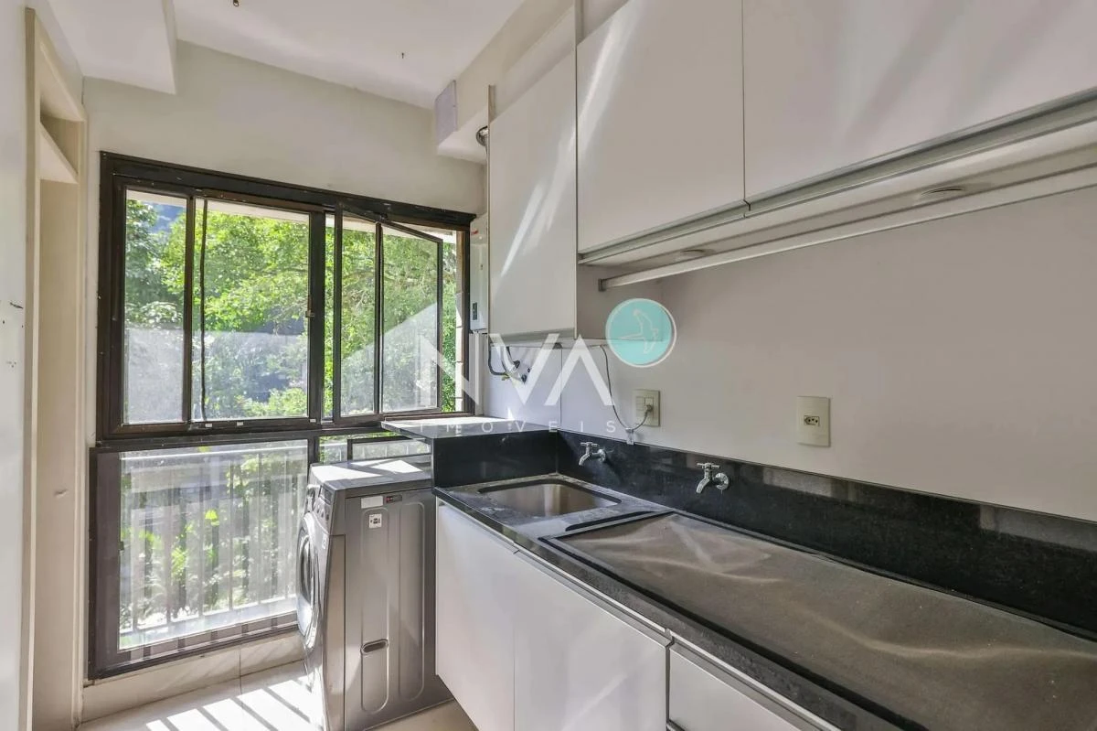 Apartment with balcony, 3 bedrooms and 4 bathrooms — photo 43