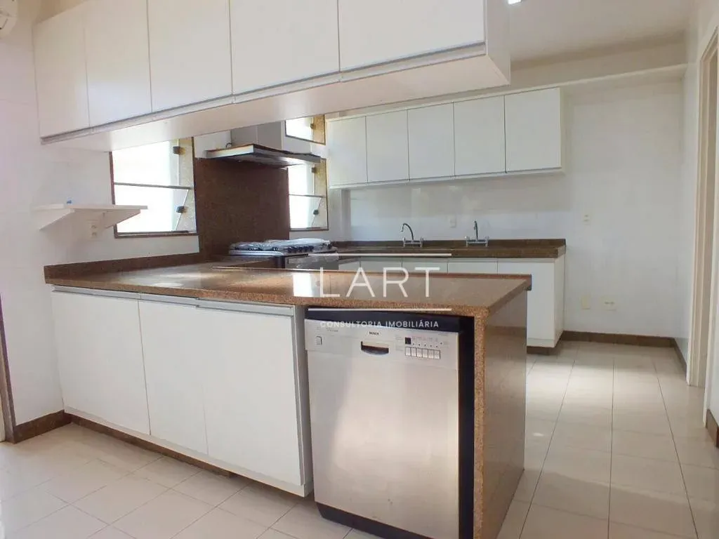House with 4 bedrooms and 5 bathrooms, 962 m² and 2 parking — photo 39