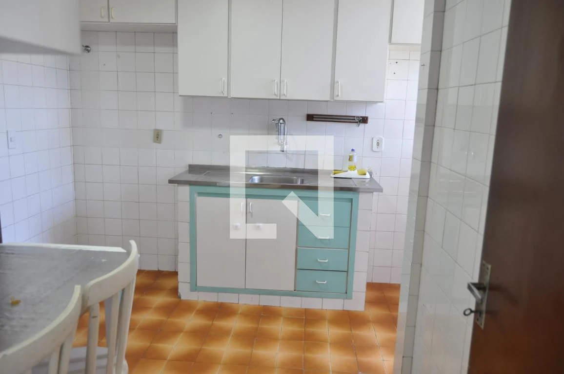 Rental apartment with 2 bedrooms and a private garden — photo 2