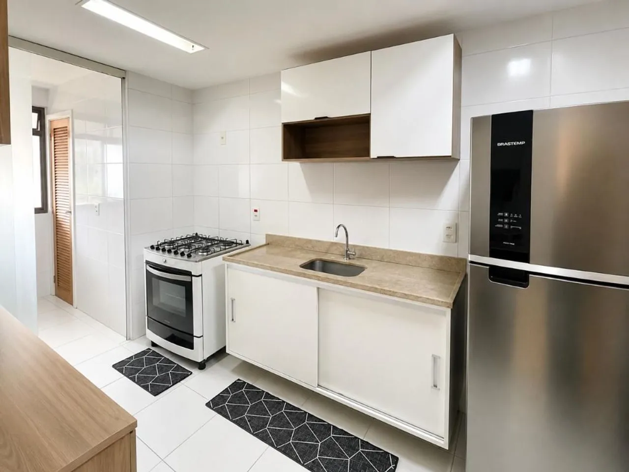 Apartamento mobiliado com 3 quartos e cozinha fechada — photo 2