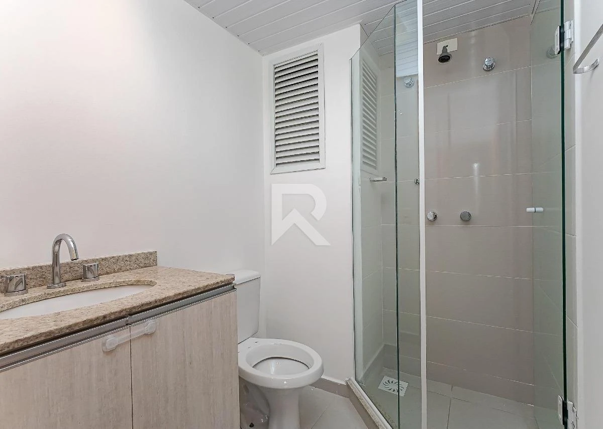 3-bedroom apartment in a building with a coworking space — photo 8