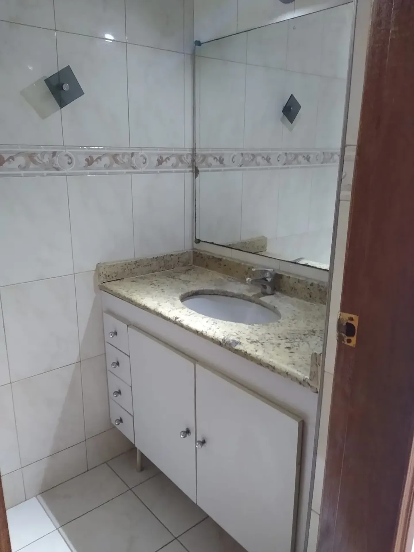 3-bedroom apartment, 1 with its own bathroom, 99 m²