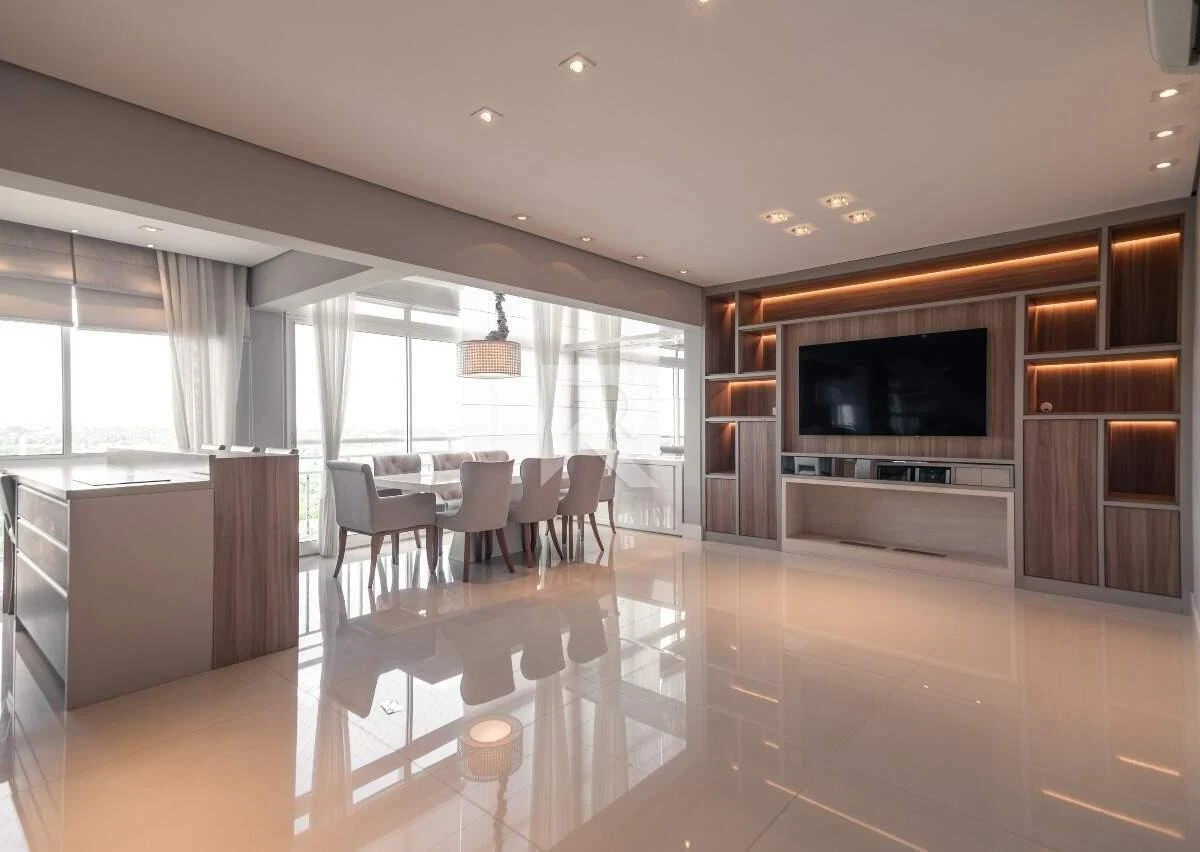 Furnished apartment, 195 m², with floor-to-ceiling windows
