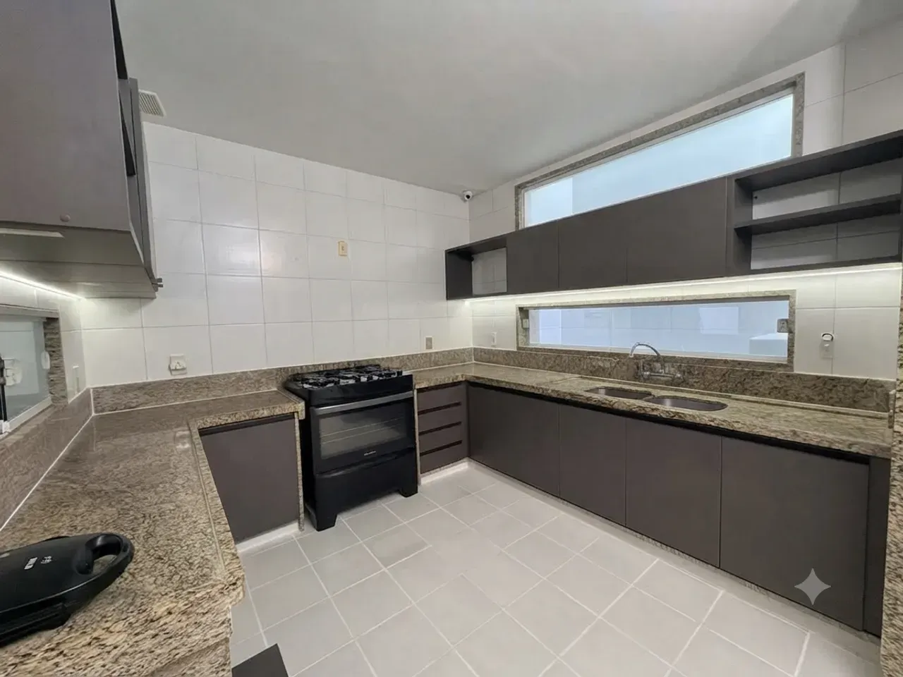 Casa para locação com 4 quartos e 5 banheiros — photo 2