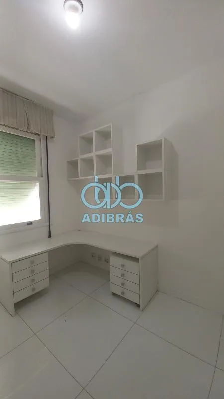 86 m² apartment with a home office and a walk-in closet — photo 6