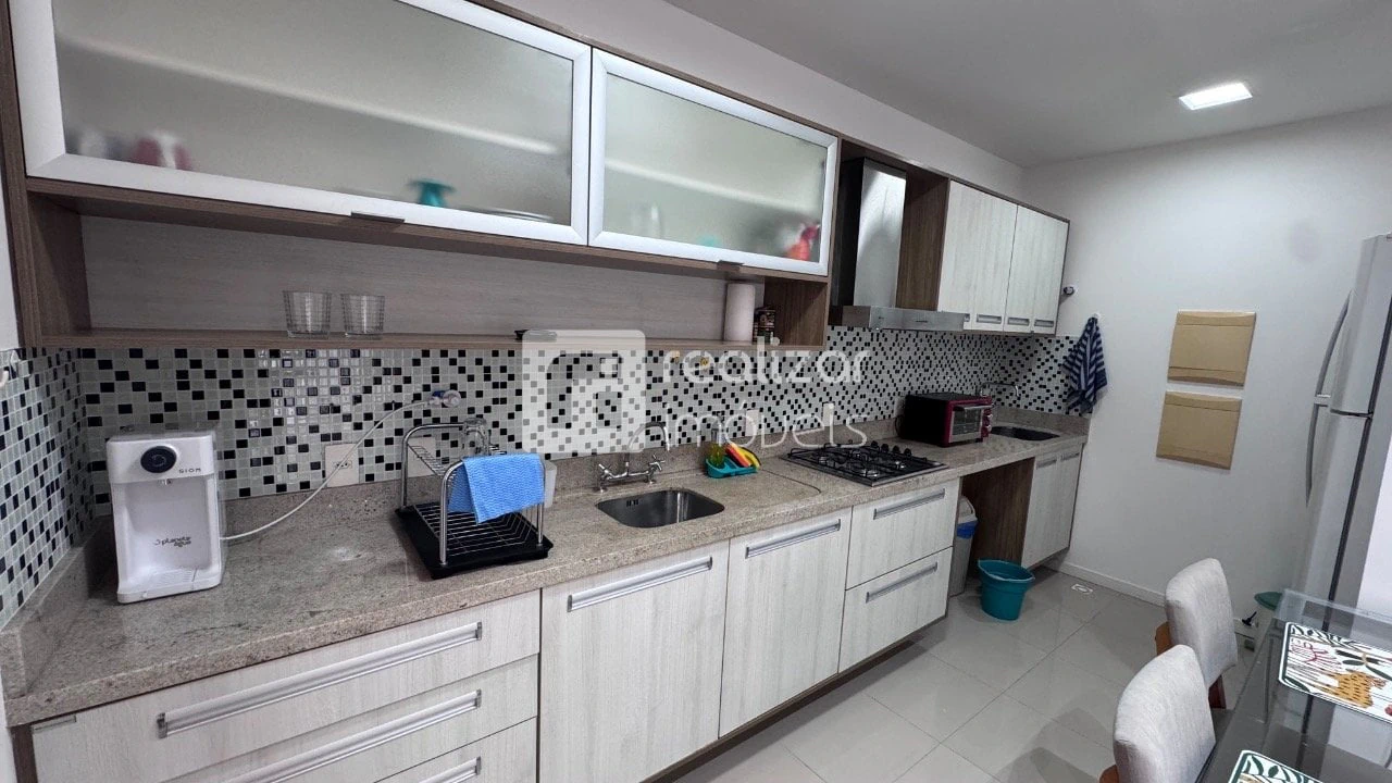 One-bedroom apartment with a mountain view — photo 6