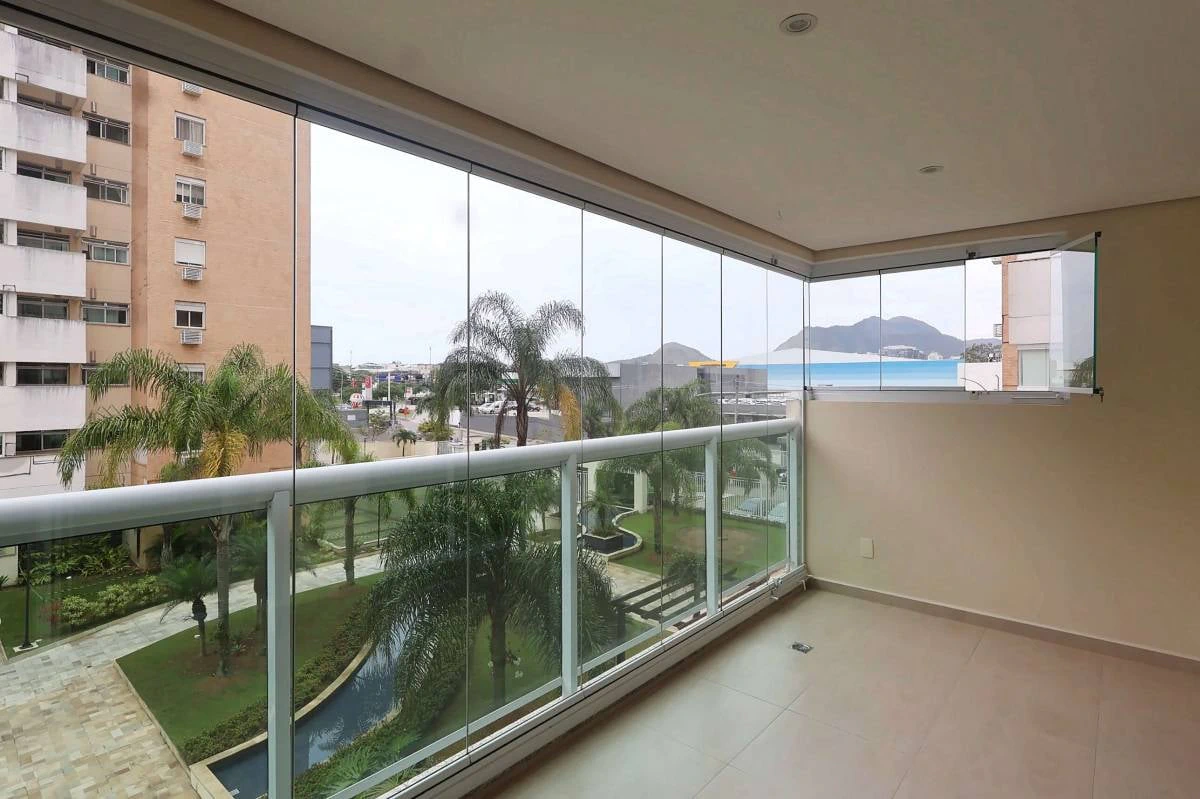 Furnished apartment, 79 m², with floor-to-ceiling windows