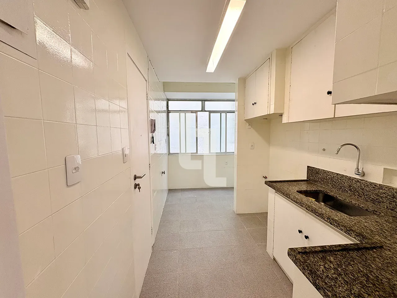 Home office in a 2-bedroom apartment, 85 m² — photo 2