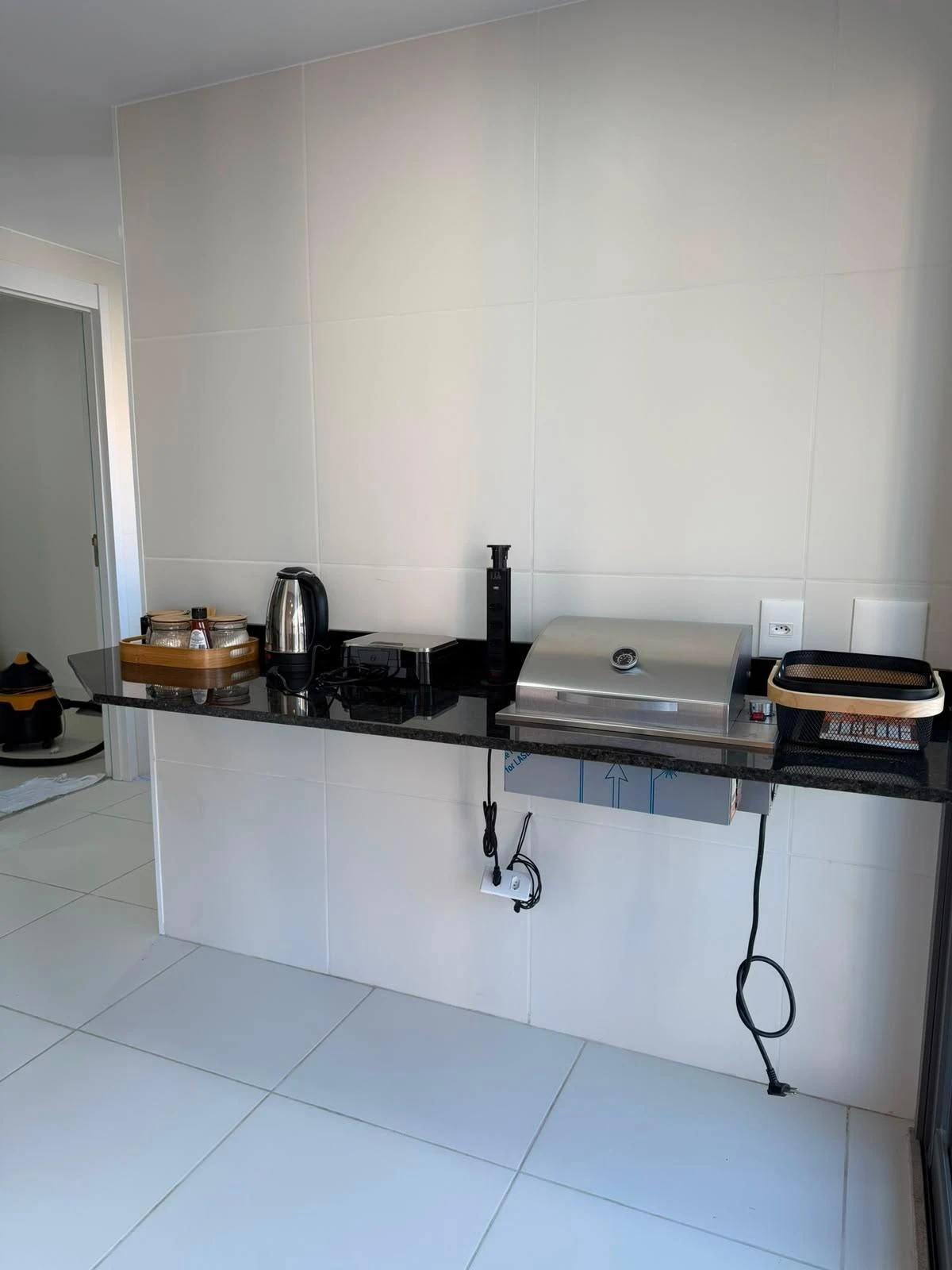 Furnished 3-bedroom apartment with American-style kitchen — photo 13
